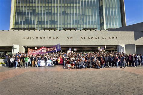 Marcha CUCEI en defensa de un presupuesto digno para la educación