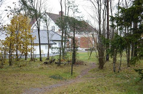 УЧАСТНИЦА PUSSY RIOT МАРИЯ АЛЕХИНА ИНСПЕКТИРУЕТ ТЮРЬМЫ НОРВЕГИИ ГДЕ ВЫРАЩИВАЮТ КУДРЯВЫХ КОРОВ И