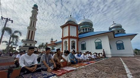 Jamaah Ini Rayakan Lebaran Idul Fitri Hari Ini April