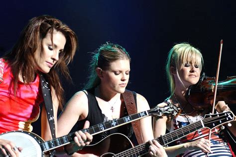 Dixie Chicks Go Nude Ty Herndon Born Today In Country History