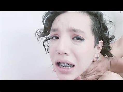 Cremita por el culo follada anal pelota hasta el fondo chica con aparatos ortopédicos y flaca