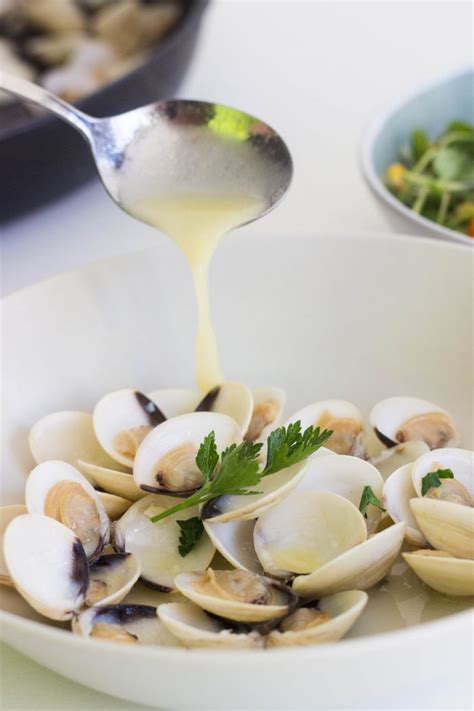 Garlic and Butter Clams - The Cookware Geek