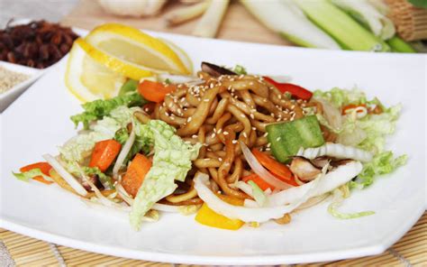 Заказать Удон с овощами с доставкой по Владивостоку от Ши-Фу