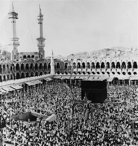 Witness Mecca's Dramatic Transformation Over The Past Century In Just ...