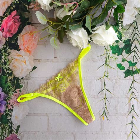 Kit Conjunto Sexy Glam Colors e Calcinha Borboleta Gardens Lingerie Moda Íntima Linha Noite