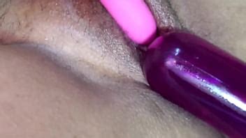 Tubo grueso en el coño y jugando con el culo Parte 1 XVIDEOS