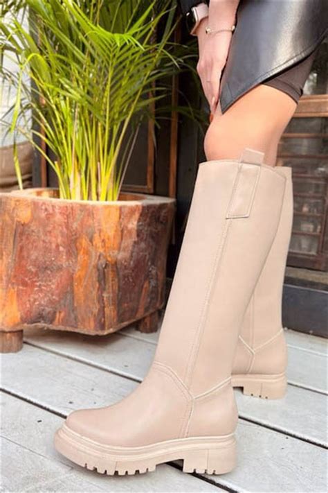 Nude Krem Kadın PU Deri Çizme Kışlık Şık Diz Altı Fermuarlı Körüklü Ortaboy Yarım Kalın Taban Günlük
