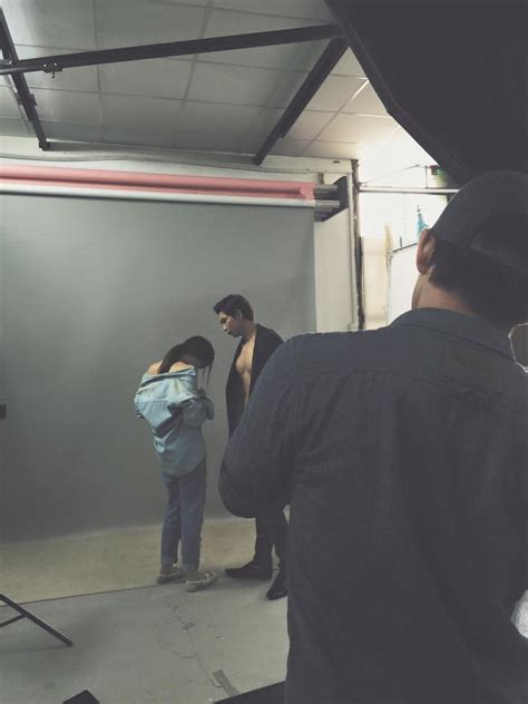 Tim Trương Quỳnh Anh cùng bán nude ôm nhau chụp hình