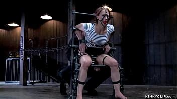 Esclave enchaîné fouetté et anal XVIDEOS