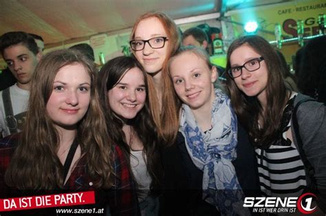 Foto Von Hot Spring Night Sportplatz Szene At