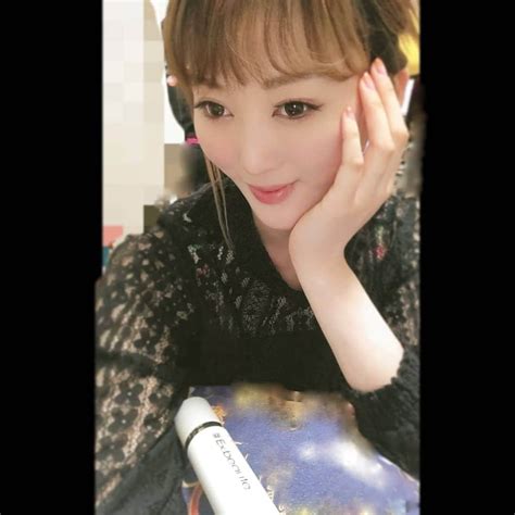 松浦麻里奈さんのインスタグラム写真 松浦麻里奈instagram「疲れてはないけど、メンドーイってときに 時短のエクスボーテ 薬用オル