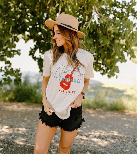 Nashville Outfits: 50+ Cute Ideas to Wear for Women - LadyLife