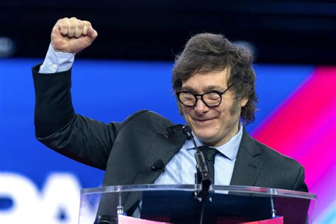 Milei afirma que "la recesión terminó" en Argentina y anuncia que en