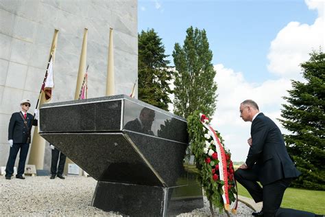 Rocznica L Dowania W Normandii Prezydent Andrzej Duda Przyby Na