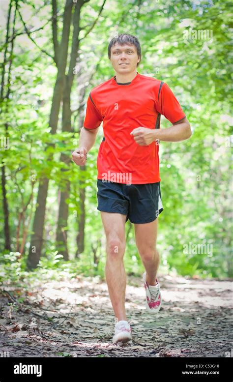 Jeune Homme Gay Pour Un Jogging Dans Le Parc Photo Stock Alamy