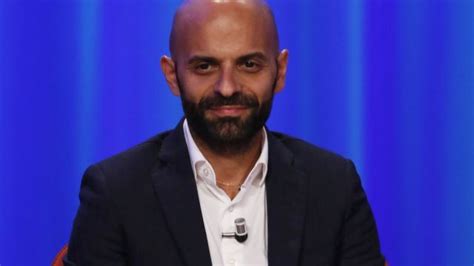 La conmovedora historia del soltero gay que adoptó a una bebé con síndrome de Down