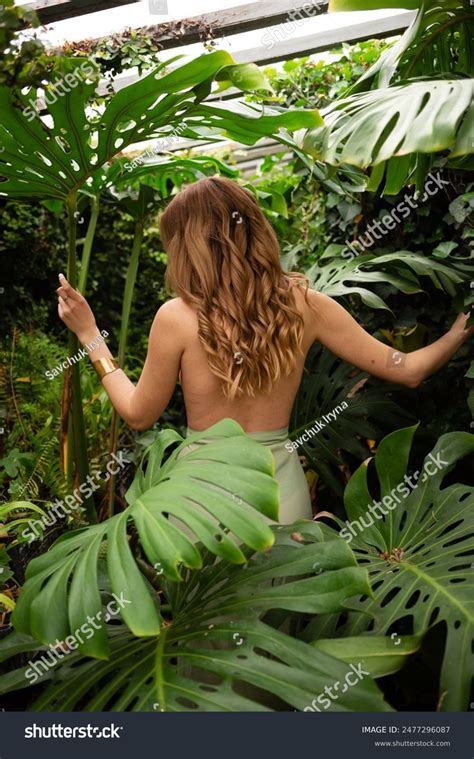 Thousand Naked Women On Beach Royalty Free Images Stock Photos Pictures Shutterstock