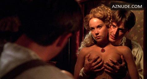 CHRISTINA APPLEGATE Nude AZNude