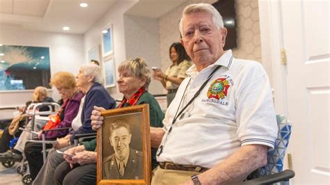 Veterans Day ceremony honors WWII vets at assisted living center - Newsday