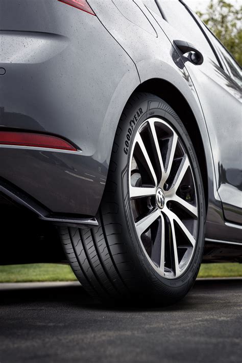 Goodyear EfficientGrip Performance 2 wins ADAC tire test