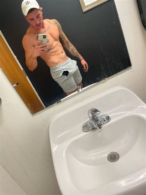 Gym Pic Nudes Hotguyswithtattoos NUDE PICS ORG