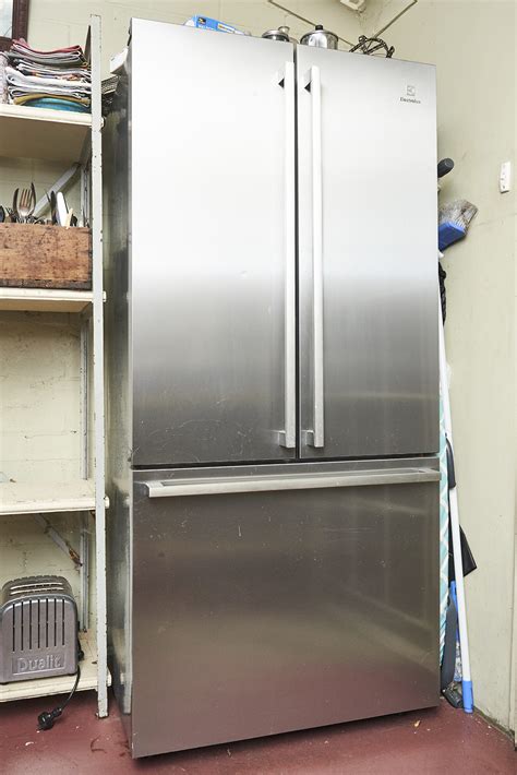 Electrolux Refrigerator - Shapiro Auctioneers