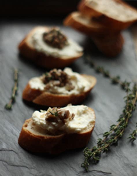 Crostini with Goat Cheese and Mushroom Stem Duxelles Appetizers For ...