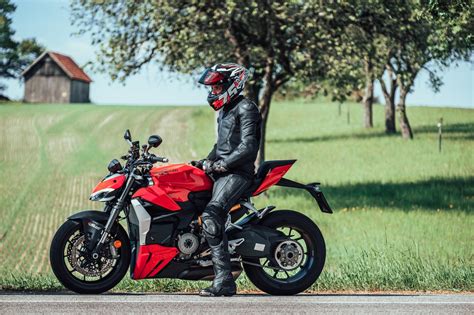 Ducati Streetfighter V Im Power Naked Bike Vergleich