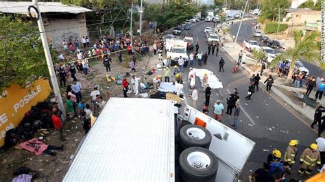 Decenas De Muertos En Accidente De Tráfico En México Tras La Volcadura