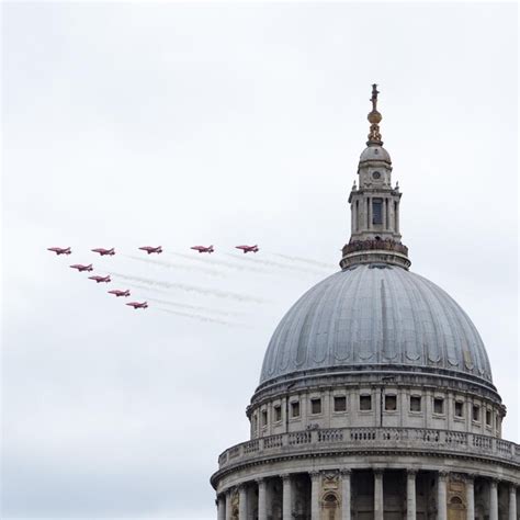 Premium Photo 9 Red Arrows In V Formation On The Raf 100 Years