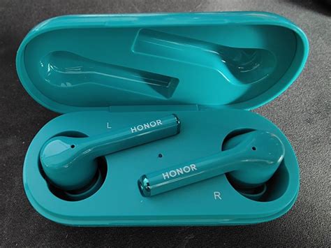 Honor Magic Earbuds Review - Distinctly Average Wireless Earbuds