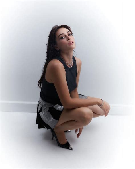 Esra Bilgi Sets Internet On Fire With New Hot Pictures Pakistan Observer