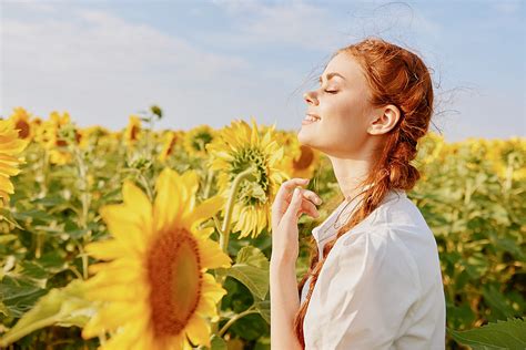 30 Happy Person Habits To Adopt For More Joy In Your Life