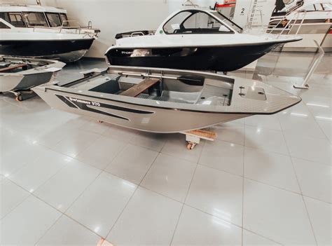 Лодка Swimmer 370