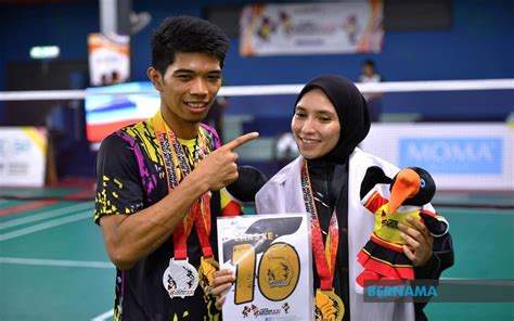 Para SUKMA Suami Isteri Curi Tumpuan Rangkul Emas Badminton BERNAMA