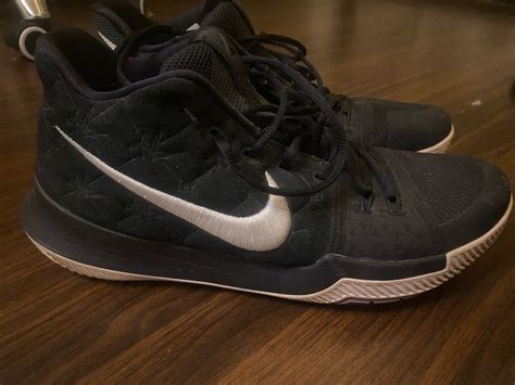 kyrie 3 low, Men's Fashion, Footwear, Sneakers on Carousell