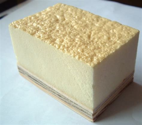 Валик для спины. Как на нем лежать: можжевеловый, массажный, спортивный ...