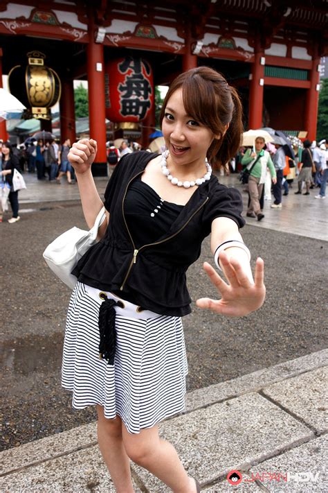 AV女優ギャラリー JapaneseBeauties アダルト動画サイト Hot model Ryo Akanishi sucks a dick in the car 赤西涼 Ryo