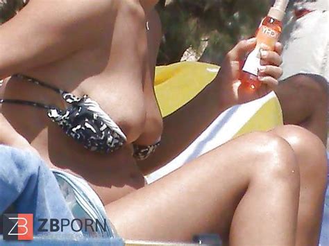 Remarkable Beach Nipslip By Voyeur TROC ZB Porn