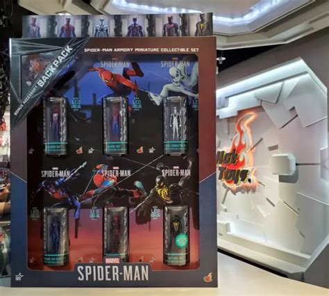 Hot Toys Miniature Figure Vgmc Marvel S Spider Man Armory Collectible Set New