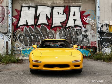 Looking Back Driving A Bone Stock 1993 Mazda Rx 7 R1 Drivingline