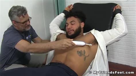Latino hunk restrained and tickled with no mercy Vidéos Porno Gratuites Gay YouPorn Français
