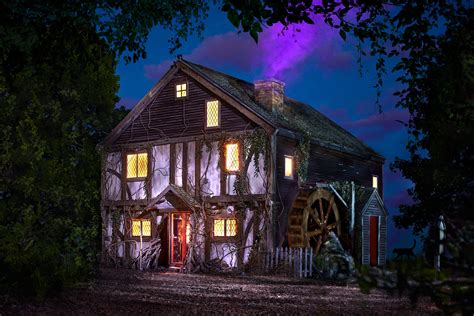 Halloween, dove trascorrere una notte in una vera casa delle streghe