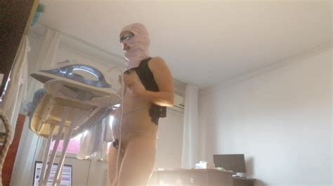 Amateur Ehefrau macht nackt Hausarbeit Latina mit behaarter Muschi großem Arsch Porn Videos T