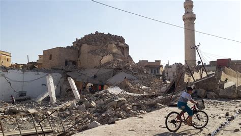 Islamic militants destroy historic mosque in Iraqi city of Mosul - CBS News