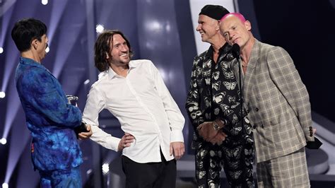 If You Bump Into The Red Hot Chili Peppers Don T Expect A Handshake From Guitarist John
