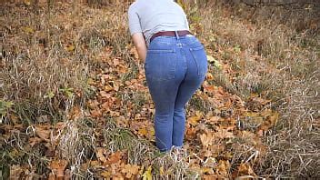 Girl WIth Nice Butt Showing Off Her Ass In Denim Pants XNXX