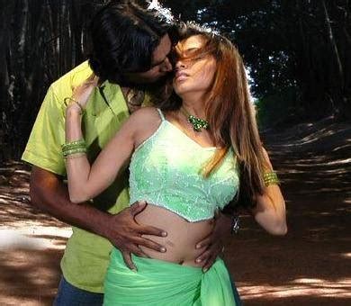 Sada Hot Sexy Photos Hot Celebs Wallpapers