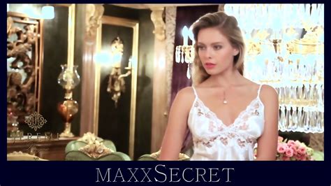 Lingerie Photoshoot Showing Sexy Figure Sunny Leone