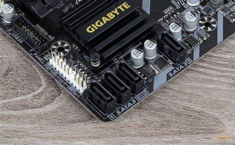 Огляд і тестування материнської плати GIGABYTE B450M DS3H: бюджетний ...